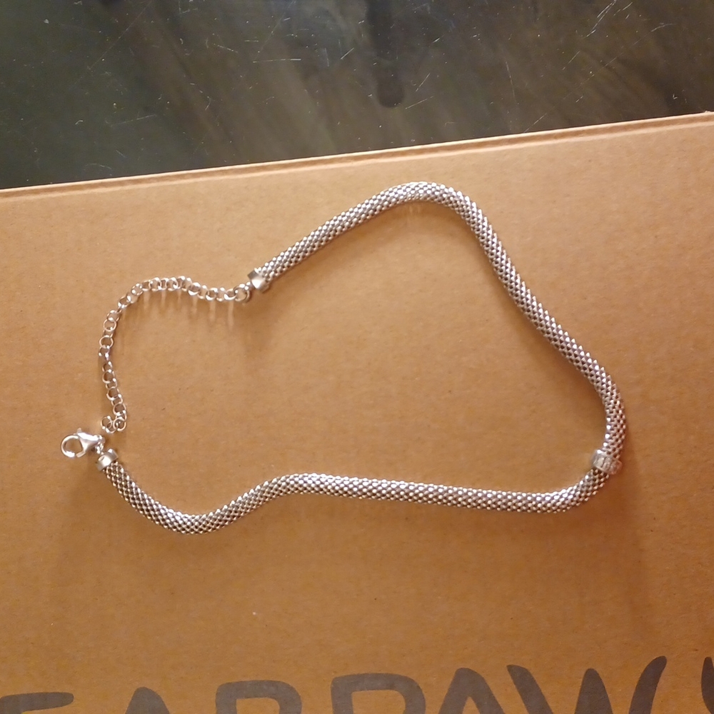Mesh 925 silver choker with genuine diamond accent bar!